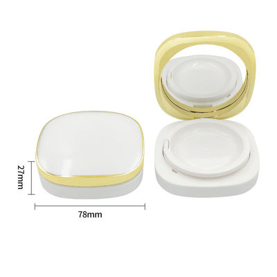 Casse en poudre compacte rechargeable pour une couverture légère à moyenne avec finition de Dewy