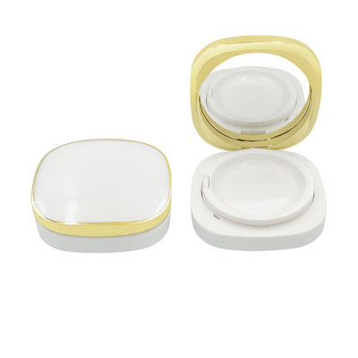 Casse en poudre compacte rechargeable pour une couverture légère à moyenne avec finition de Dewy
